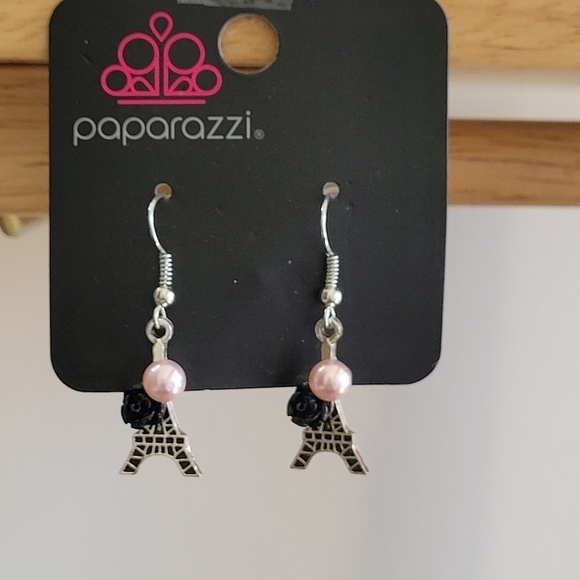 Paparazzi Eifel Tower Dangle Earrings - Picture 1 of 3